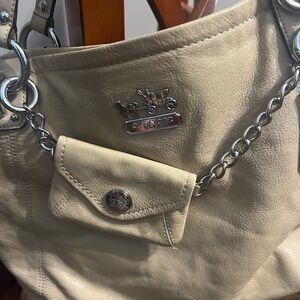 Medium Cream color coach bag Used in Good Condition